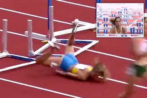 Elin Westerlund falling into the ground after getting stumbled in a hurdle