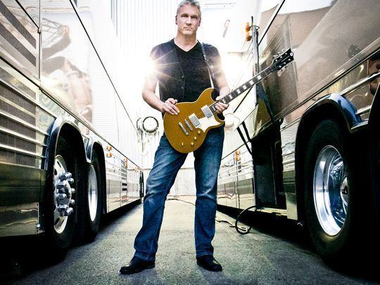 Eliot Lewis From Hall and Oates Eliot Lewis to stand solo at Daryls House