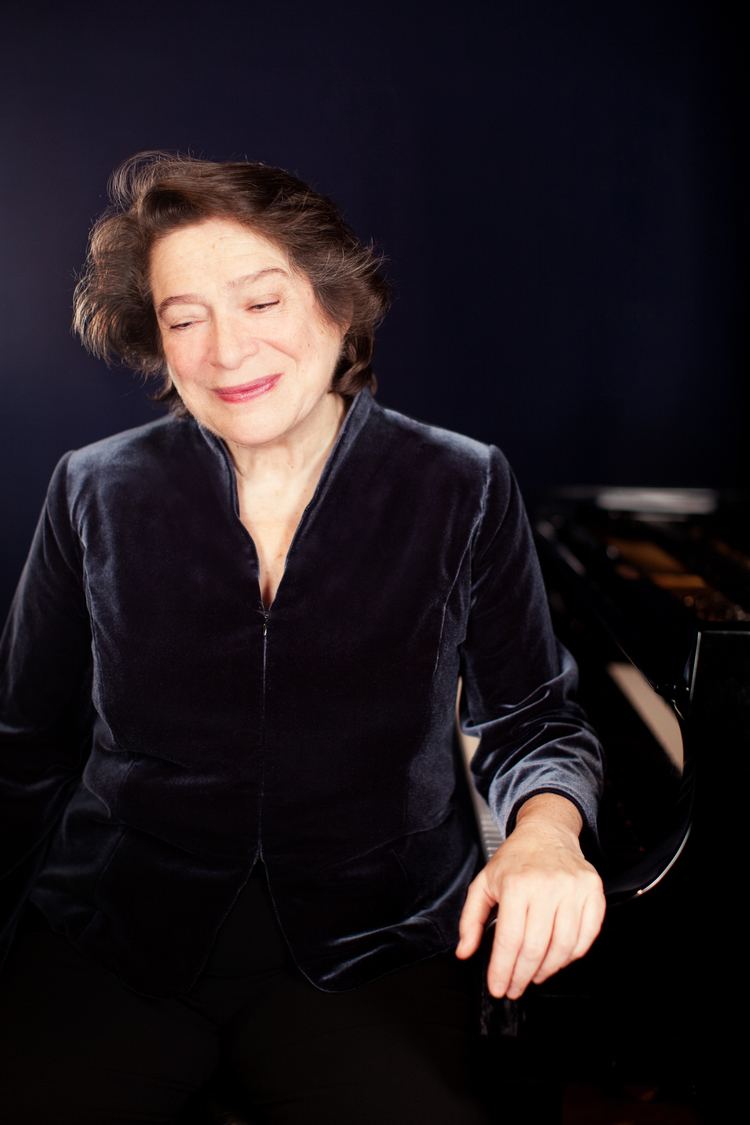 Elisabeth Leonskaja ELISABETH LEONSKAJA piano Centro Nacional de Difusin
