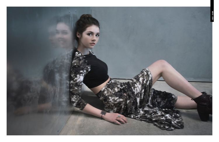 Elise Trouw Oseas Villatoro X Elise Trouw RG MAGAZINE Really Great Magazine