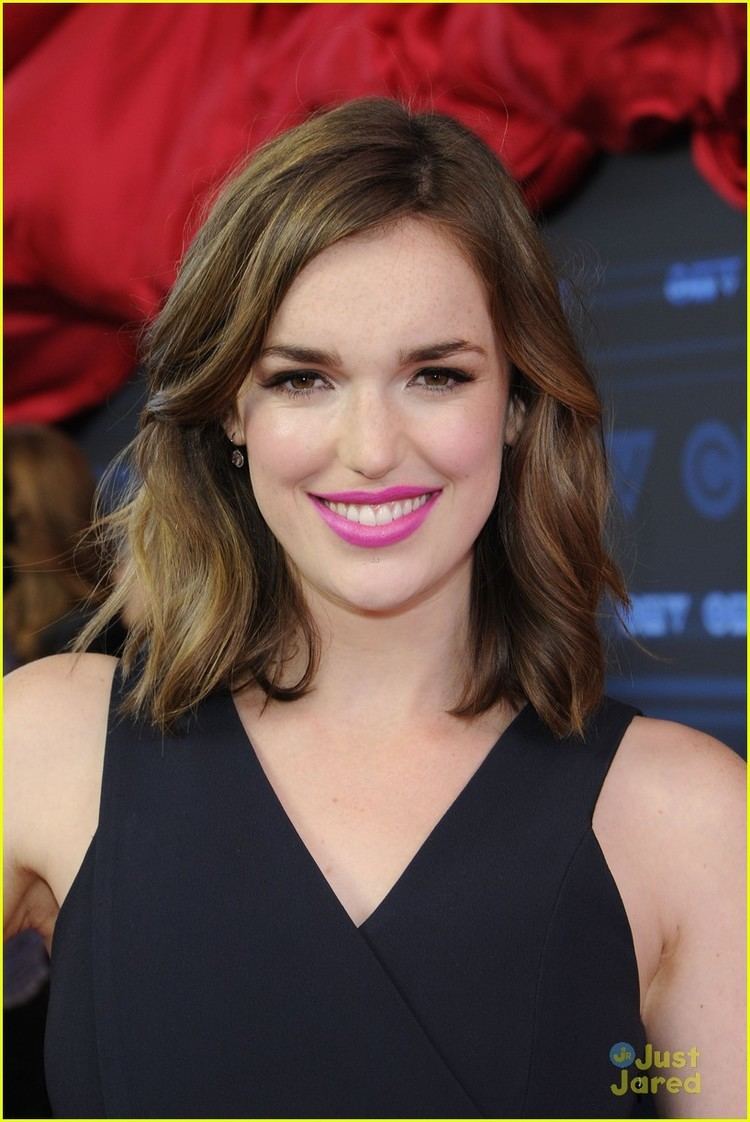 Elizabeth Henstridge Chloe Bennet amp Elizabeth Henstridge Get Silly at CTV