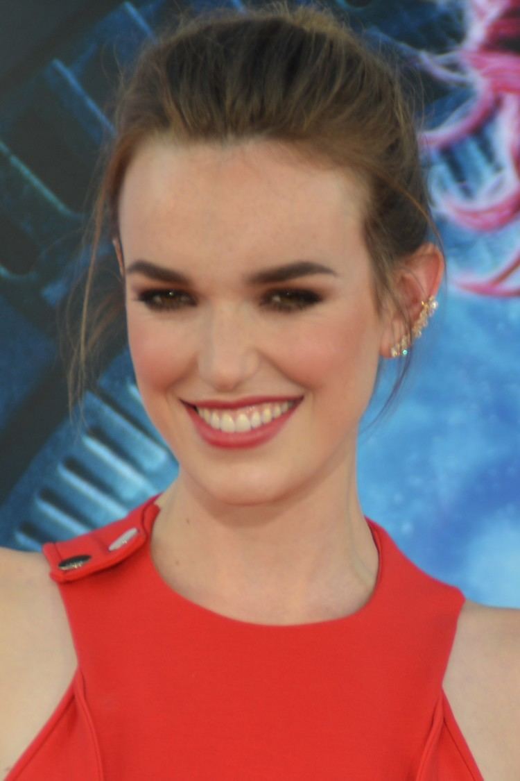 Elizabeth Henstridge httpsuploadwikimediaorgwikipediacommonsbb