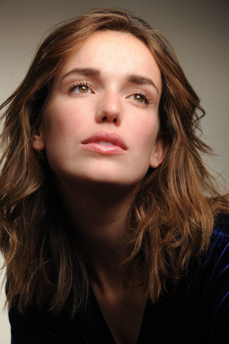 Elizabeth Henstridge Elizabeth Henstridge in Species Bing images