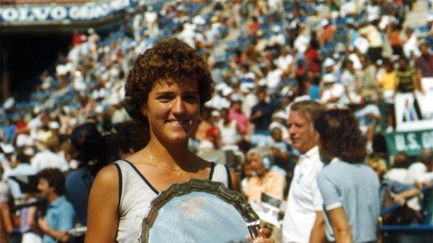 Elizabeth Minter Elizabeth Minter recalls the loneliness of the tennis professional