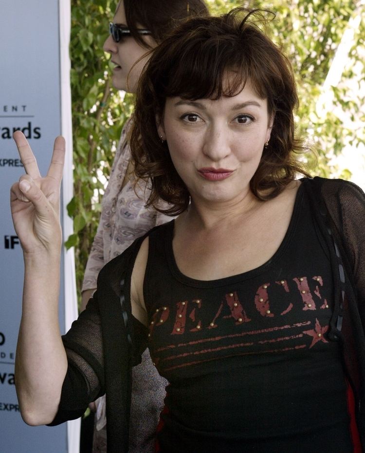 Elizabeth Peña How Did 39Modern Family39 Star Elizabeth Pena Die Celebs React to