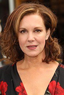 Elizabeth Perkins iamediaimdbcomimagesMMV5BMTM0MTAxMjYyNV5BMl5