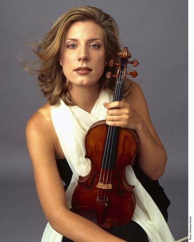 Elizabeth Pitcairn Stradivariustoting violin virtuoso Elizabeth Pitcairn