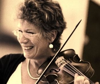 Elizabeth Wallfisch Elizabeth Wallfisch Violin Conductor Short Biography