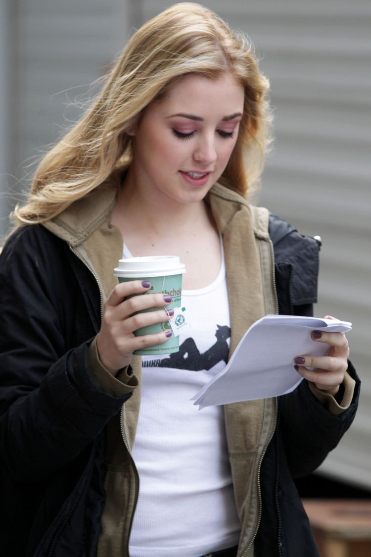 Ella Rae Peck Ella Rae Peck studied her lines on the way to set Blake