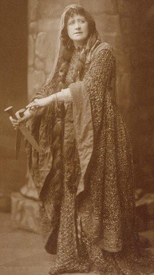 Ellen Terry as Lady Macbeth 1000 images about Costume Ellen Terry39s Beetle Dress on Pinterest