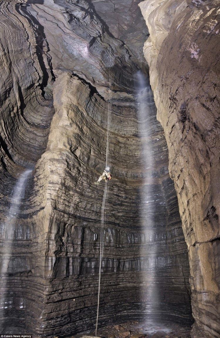 Ellison's Cave Climbers capture photos on descent into Fantastic Pit America39s