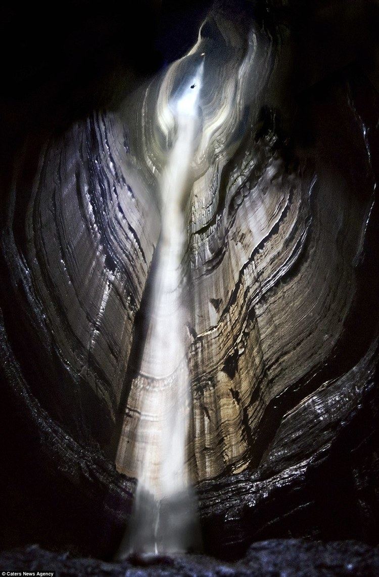 Ellison's Cave Climbers capture photos on descent into Fantastic Pit America39s