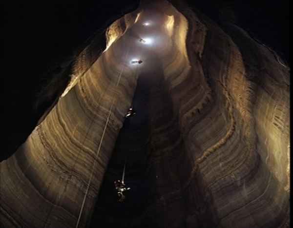 Ellison's Cave 7 Fantastic Pit at Ellison39s Cave USA 7 Spectacular Spelunking