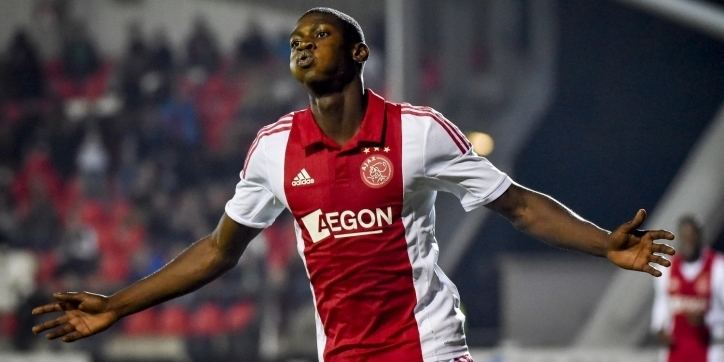 Elton Acolatse Ajax extends Acolatse39s contract Football Oranje
