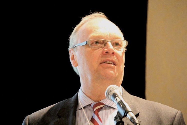 Elwin Hermanson Analysis Longtime CGC chief commissioner Elwin Hermanson steps down
