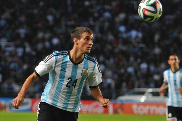 Emanuel Mammana Spurs and Atletico Madrid target young River Plate centre