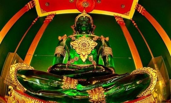 Emerald Buddha EMERALD BUDDHA wwwjamesadamtravelsthailandcom