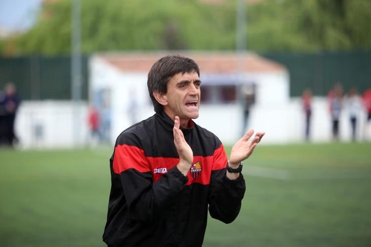 Emili Vicente Emili Vicente un entrenador atpic i estimat dins i fora dels camps