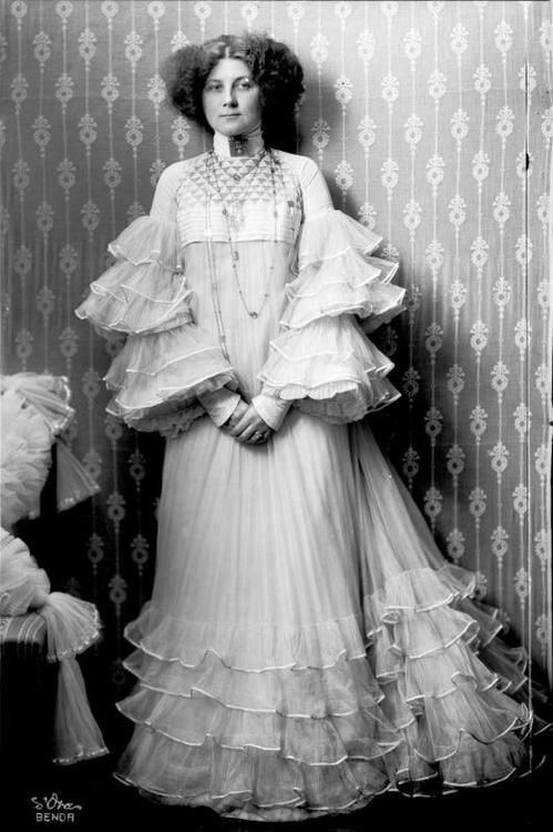 Emilie Louise Flöge Emilie Louise Flge 18741952 was an Austrian designer fashion