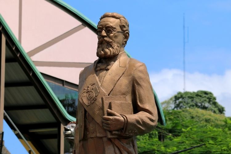 Emilio Estrada Carmona Monument to Emilio Estrada Carmona Welcome to Guayaquil Official