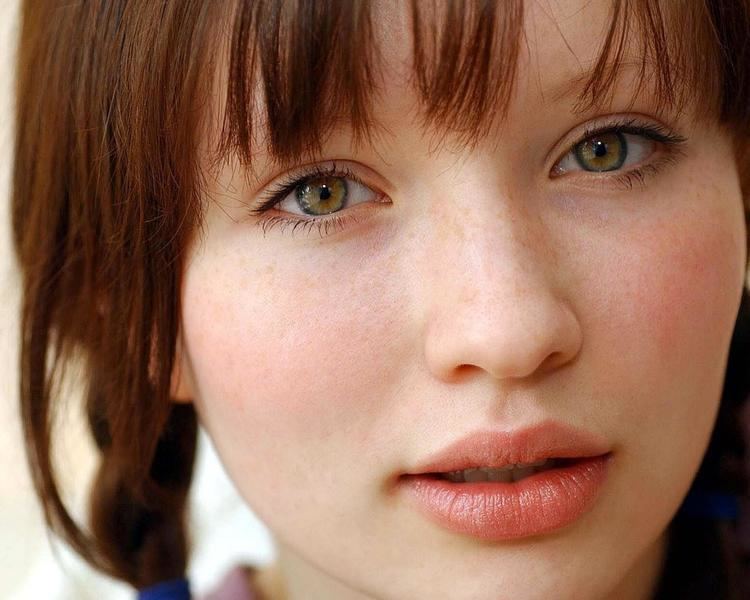 Emily Browning wwwshortdayinwpcontentuploads201509EmilyB