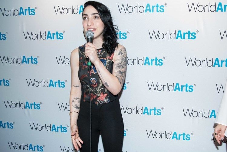 Emily Estefan WorldArts presents 2016 39Discovery Artist of the Year39 award to
