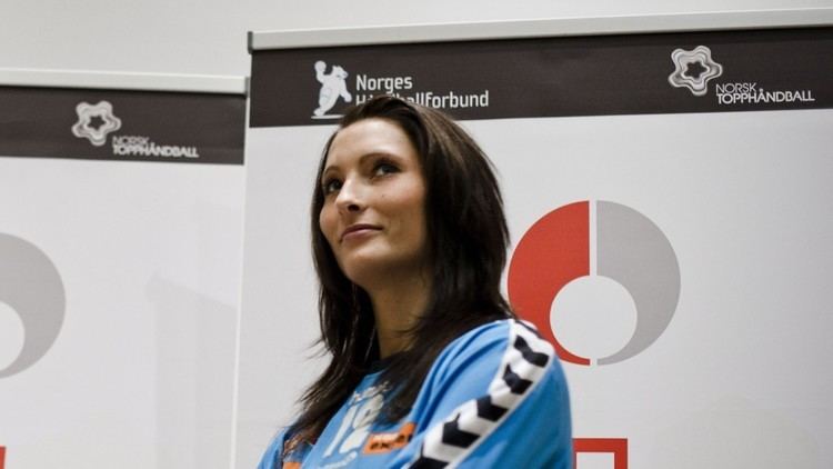 Emily Stang Sando Norges reservekeeper reiser ned til Ungarn NRK Sport