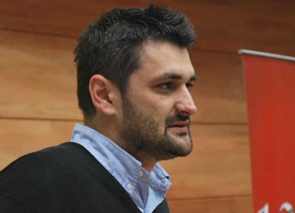 Emir Suljagić Classify Bosnian Political ActivistWriter Emir Suljagic