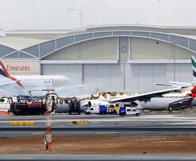 Emirates Flight 521 Accident Emirates B773 at Dubai on Aug 3rd 2016 long landing go