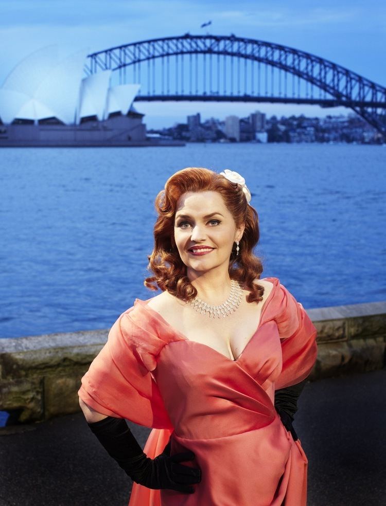 Emma Matthews La Traviata Handa Opera on Sydney Harbour review Simon