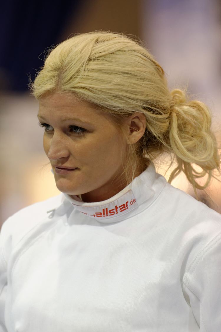 Emma Samuelsson FileEmma Samuelsson team 2013 Fencing WCH t091055jpg Wikimedia