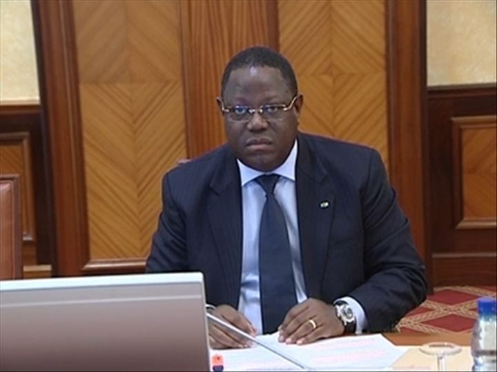 Emmanuel Issoze-Ngondet Emmanuel Issoze Ngondet ministre gabonais des Affaires