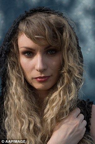 Emmi (Australian singer) Australian singer Emmi catches Taylor Swift39s eye on Twitter Daily