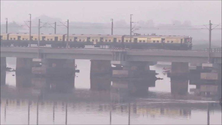 Ennore creek Chennai Gummudipoondi EMU crosses Ennore creek bridge YouTube