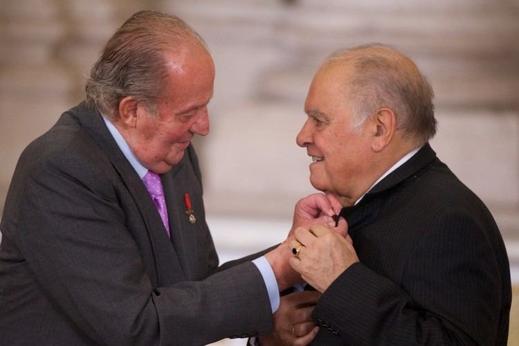 Enrique V. Iglesias King Juan Carlos I Pictures Enrique V Iglesias Honoured