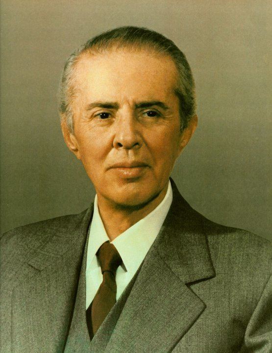 Enver Hoxha ciml250xcomgalleryhenverhoxhaportraitjpg