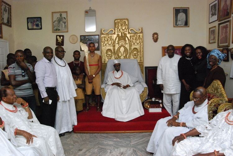 Erediauwa In Pictures Oba Of Benin Welcomes Waje With Gifts And