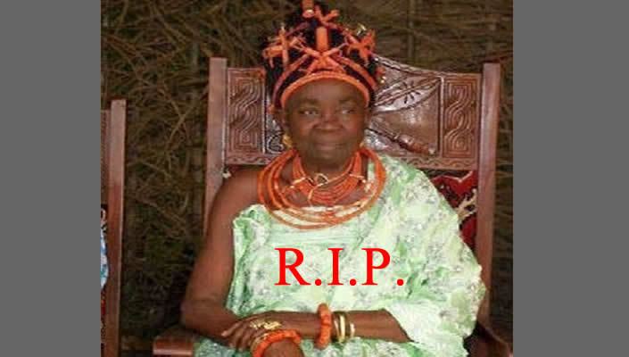 Erediauwa Atiku condoles with Oba Erediauwa over Queen39s demise