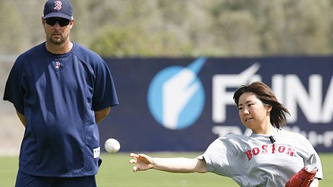 Eri Yoshida Female knuckler Yoshida to play in Minors MLBcom