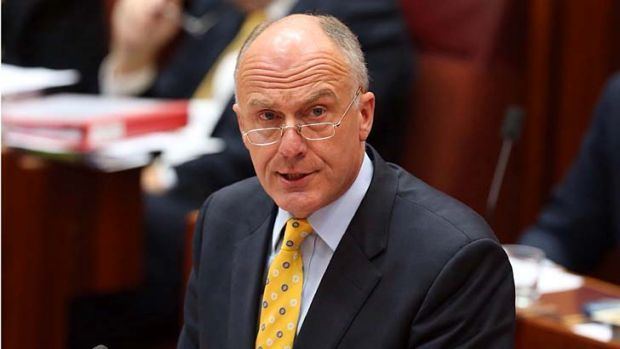 Eric Abetz Young and without work Take up fruit picking says