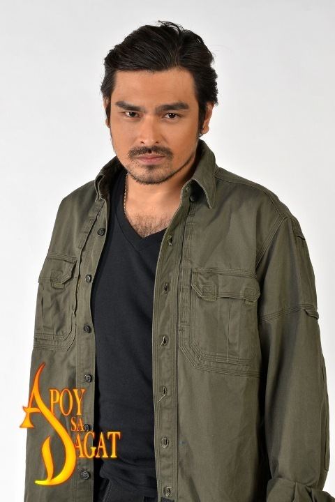 Eric Fructuoso as Tristan in Apoy sa Dagat, 2013 wearing a brown jacket over a black shirt and sporting facial hair.