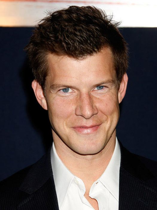 Eric Mabius Eric Mabius Gets Intimate