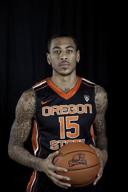 Eric Moreland Kings sign CPF Eric Moreland Sports Radio Service