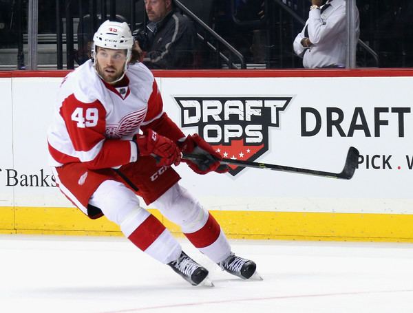 Eric Tangradi Eric Tangradi Photos Photos Detroit Red Wings v New York Islanders