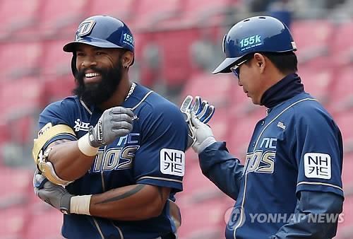 Yomiuri Giants Eric Thames ruptures right Achilles tendon in NPB debut,  likely out for season : r/baseball