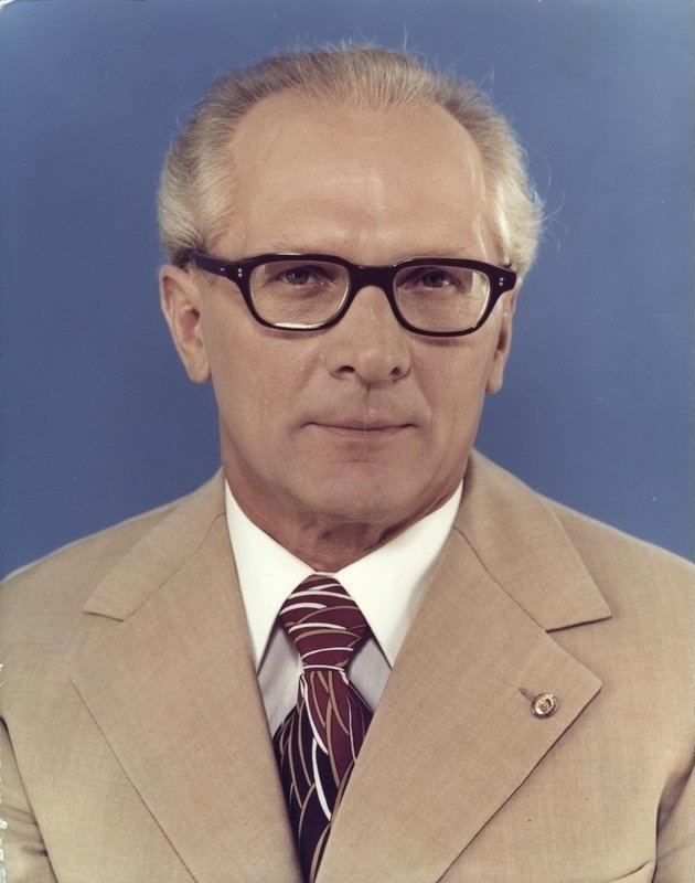Erich Honecker httpsuploadwikimediaorgwikipediacommons22