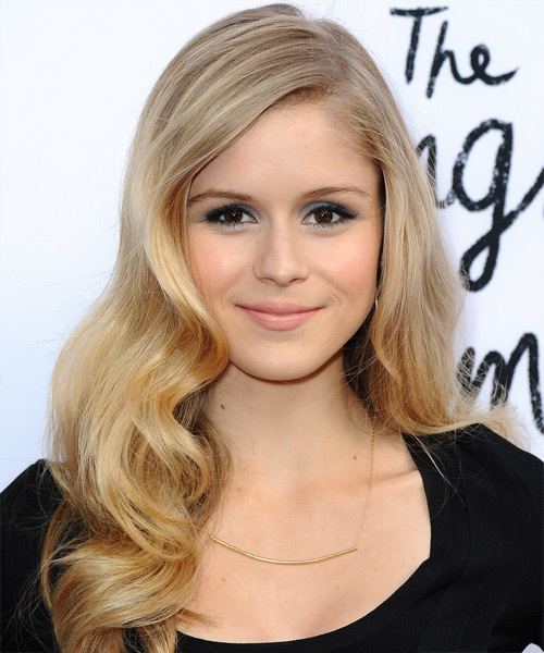 Erin Moriarty Erin Moriarty Hairstyles Celebrity Hairstyles by