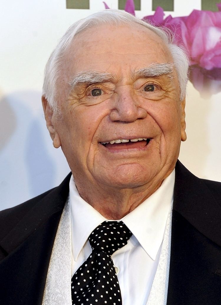 ernest-borgnine-0b8cb64c-37d1-48f2-abd8-99a9a259d4b-resize-750.jpeg