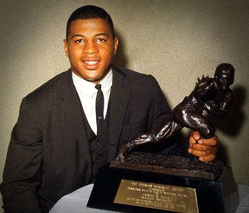 Ernie Davis Ernie Davis Ernest Ernie Davis December 14 1939 May 18 1963 was an