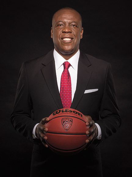 Ernie Kent A emwinningem style Spring 2015 Washington State Magazine